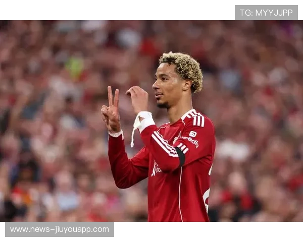 利物浦边路加速甩开防守,萨拉赫劲射偏出 利物浦边路加速甩开防守,萨拉赫劲射偏出