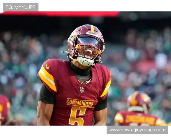 南非橄榄球队飞奔突破,致胜达阵引燃全场激情 南非橄榄球队飞奔突破,致胜达阵引燃全场激情